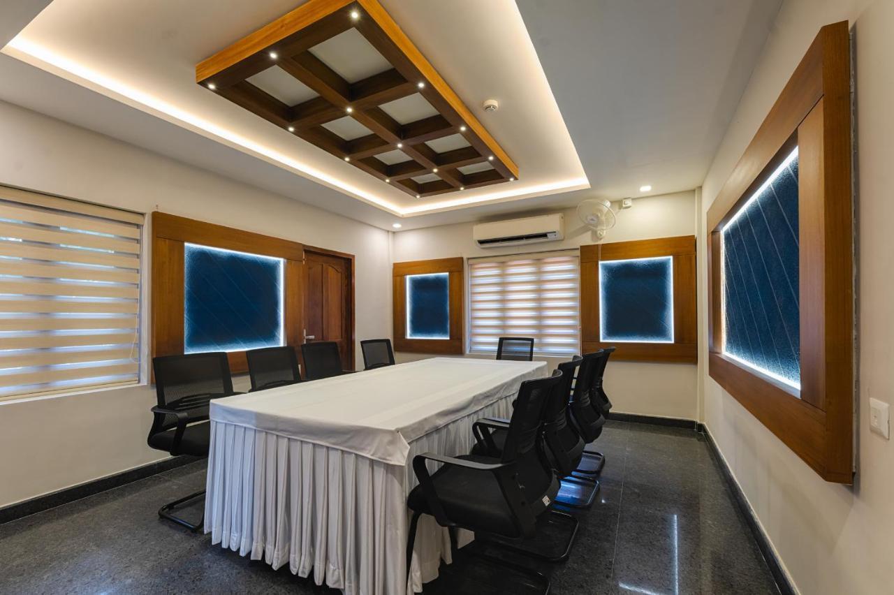 Vidya Residency Hotel Thrissur Exterior photo